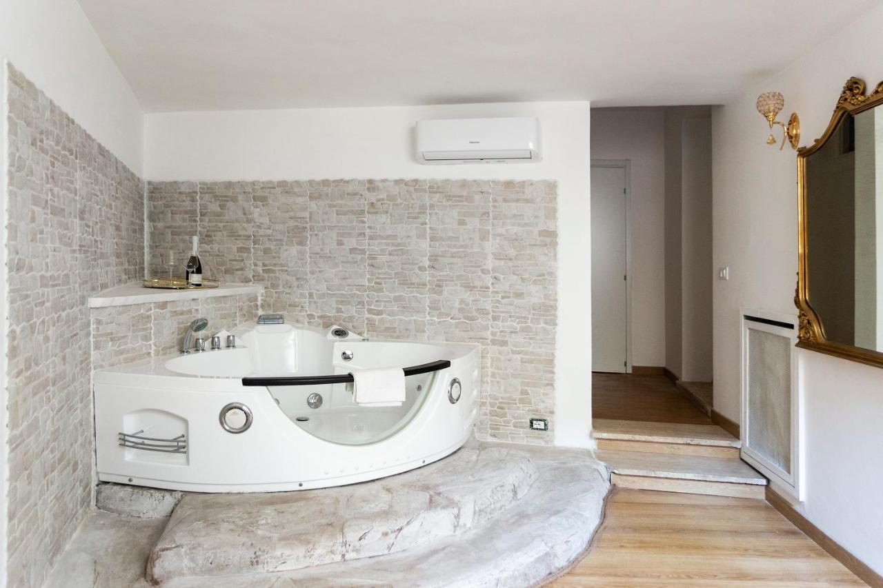 Lux Me - Jacuzzi & Suites Trastevere Roma